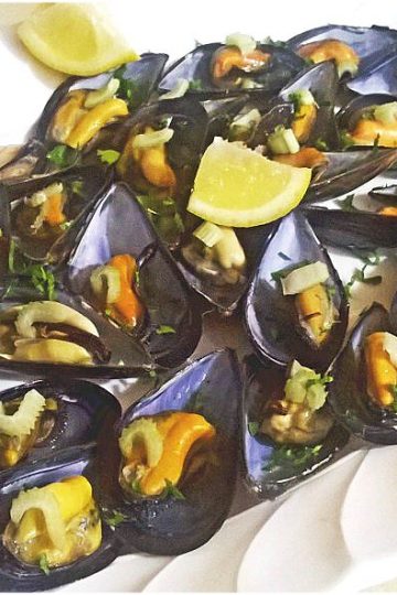 Cozze al prezzemolo - una ricetta di mare semplice e saporita.