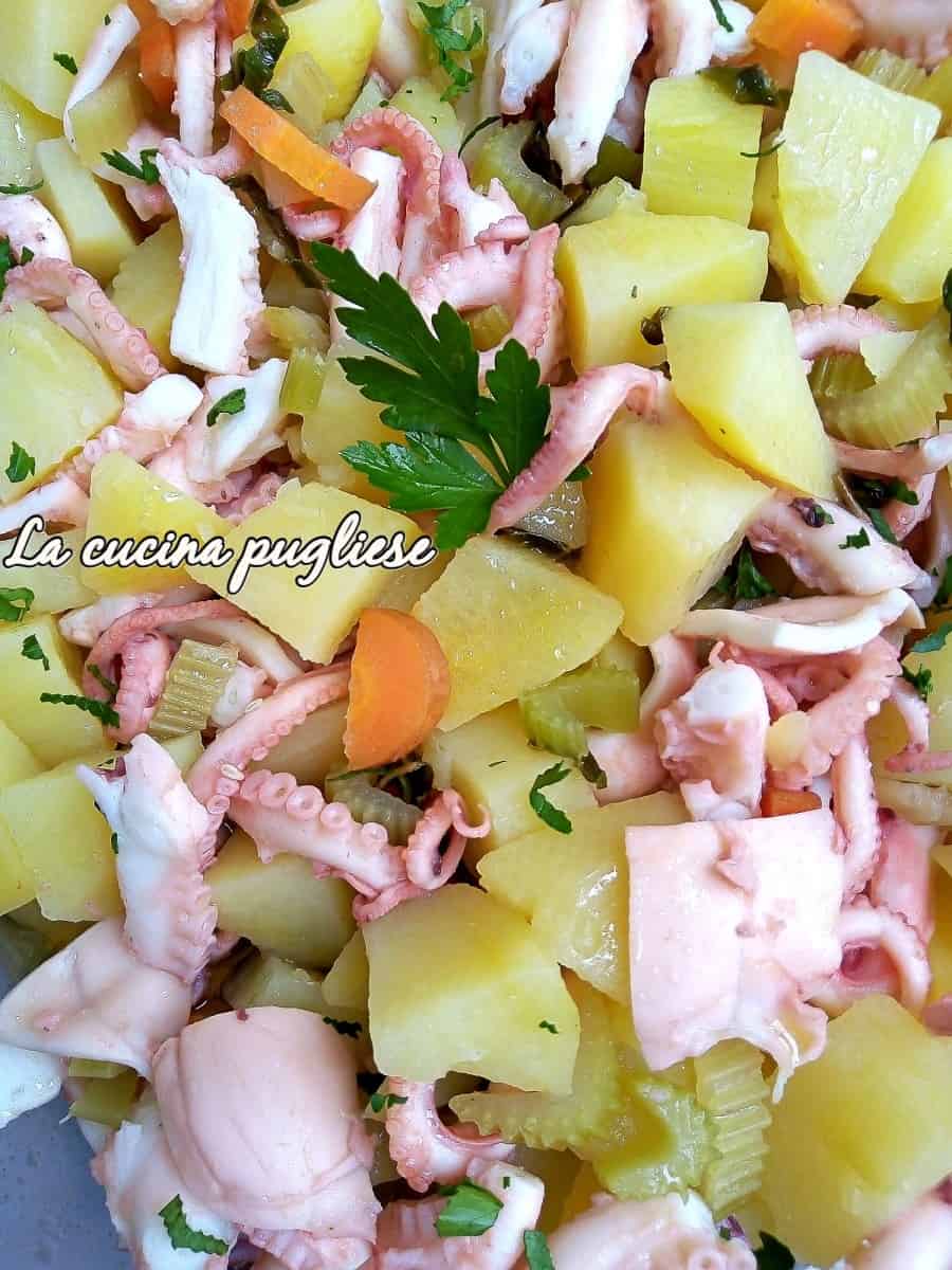Insalata di moscardini e patate - un'insalata di pesce semplice e gustosa.