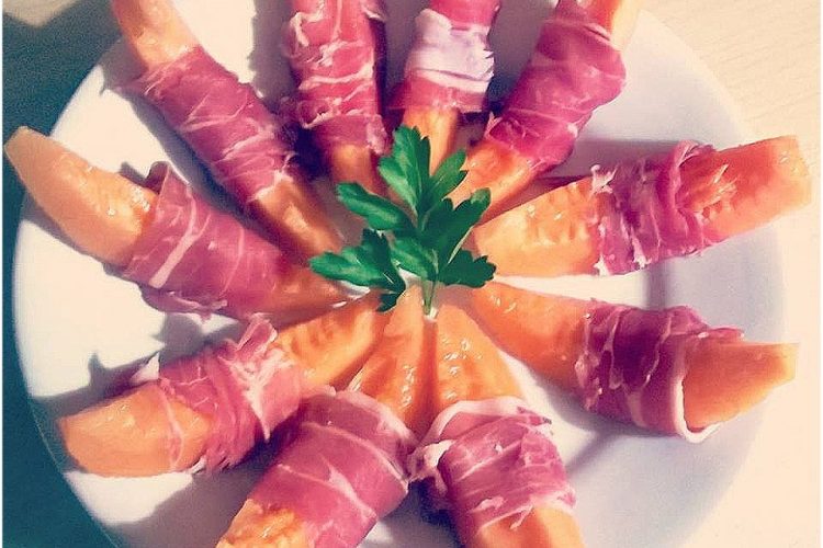 Prosciutto e melone - ricetta estiva facile e veloce.