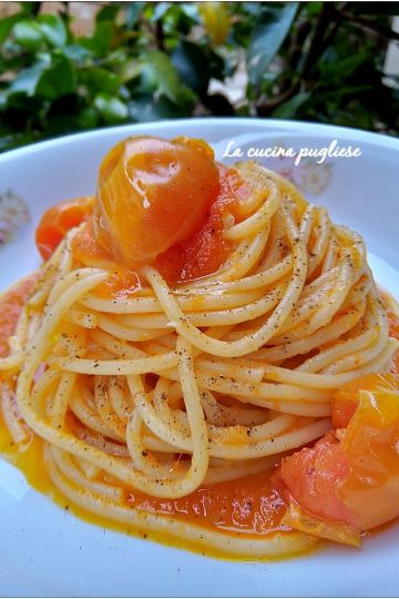 Spaghetti con Pomodori scattarisciati - la cucina pugliese