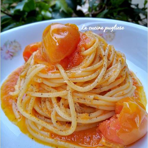 Spaghetti con Pomodori scattarisciati