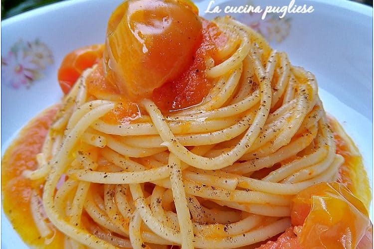Spaghetti con Pomodori scattarisciati - la cucina pugliese