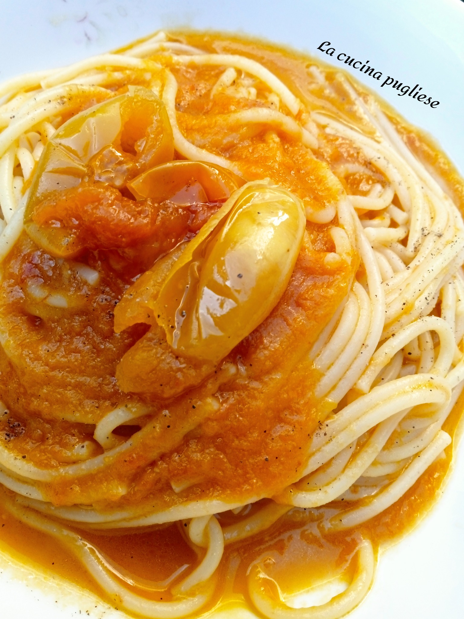 Spaghetti con Pomodori scattarisciati ovvero pomodori soffritti