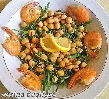 Insalata di ceci gamberi e rucola - una ricetta estiva semplice e gustosa.