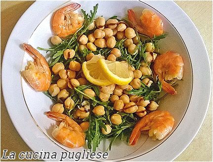 Insalata di ceci gamberi e rucola - una ricetta estiva semplice e gustosa.