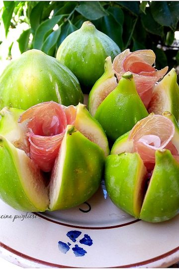 Rose di fichi con prosciutto crudo ricetta estiva