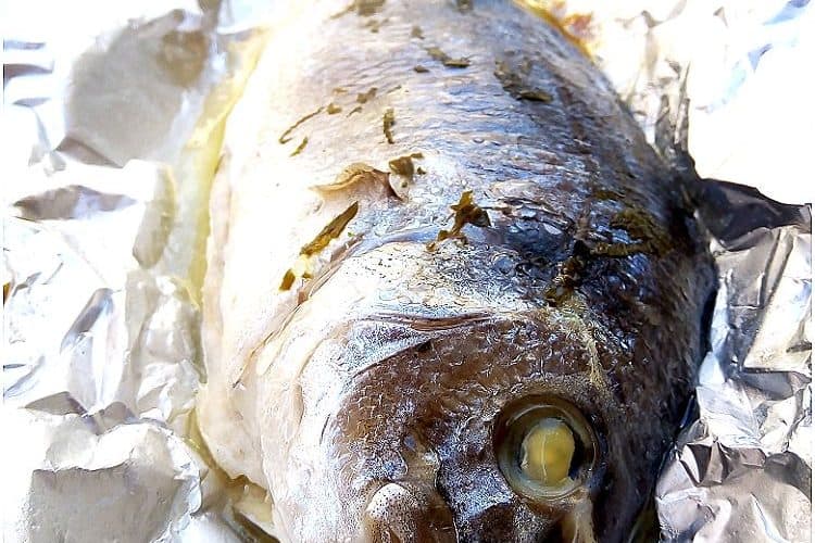 Orata al cartoccio semplice e veloce da preparare