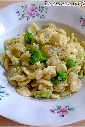 Pasta crema di broccoli e stracchino - la cucina pugliese