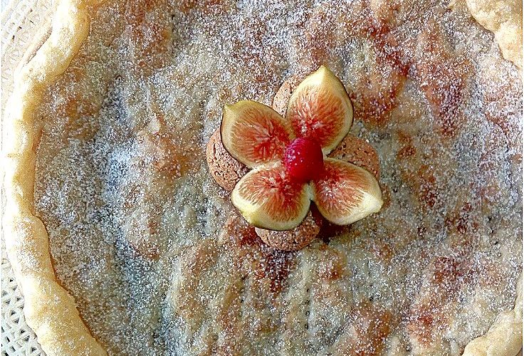 Torta di pasta sfoglia con fichi marmellata e amaretti - la cucina pugliese