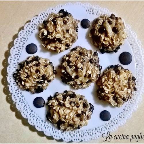 Biscotti banana avena e cioccolato