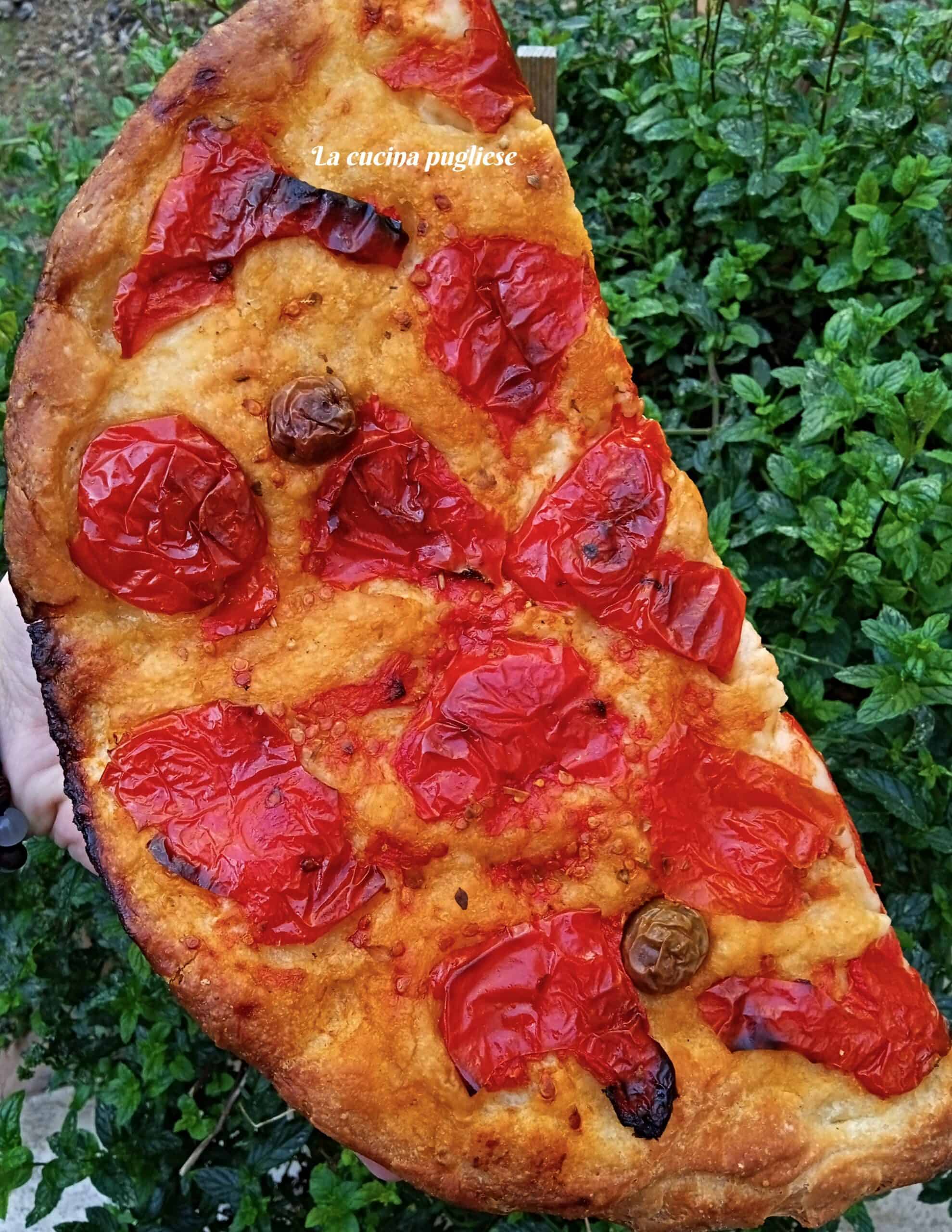 Focaccia barese con pomodorini