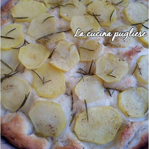 Focaccia con patate e rosmarino