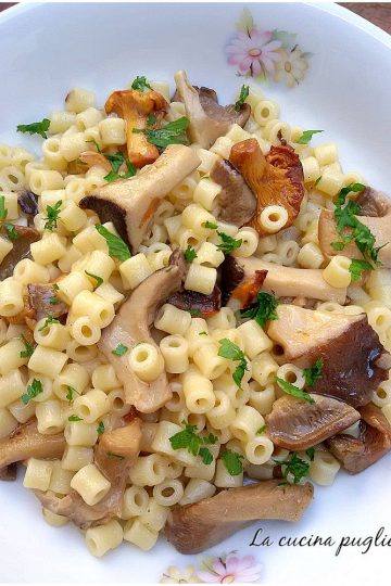 Pasta con funghi trifolati - la cucina pugliese