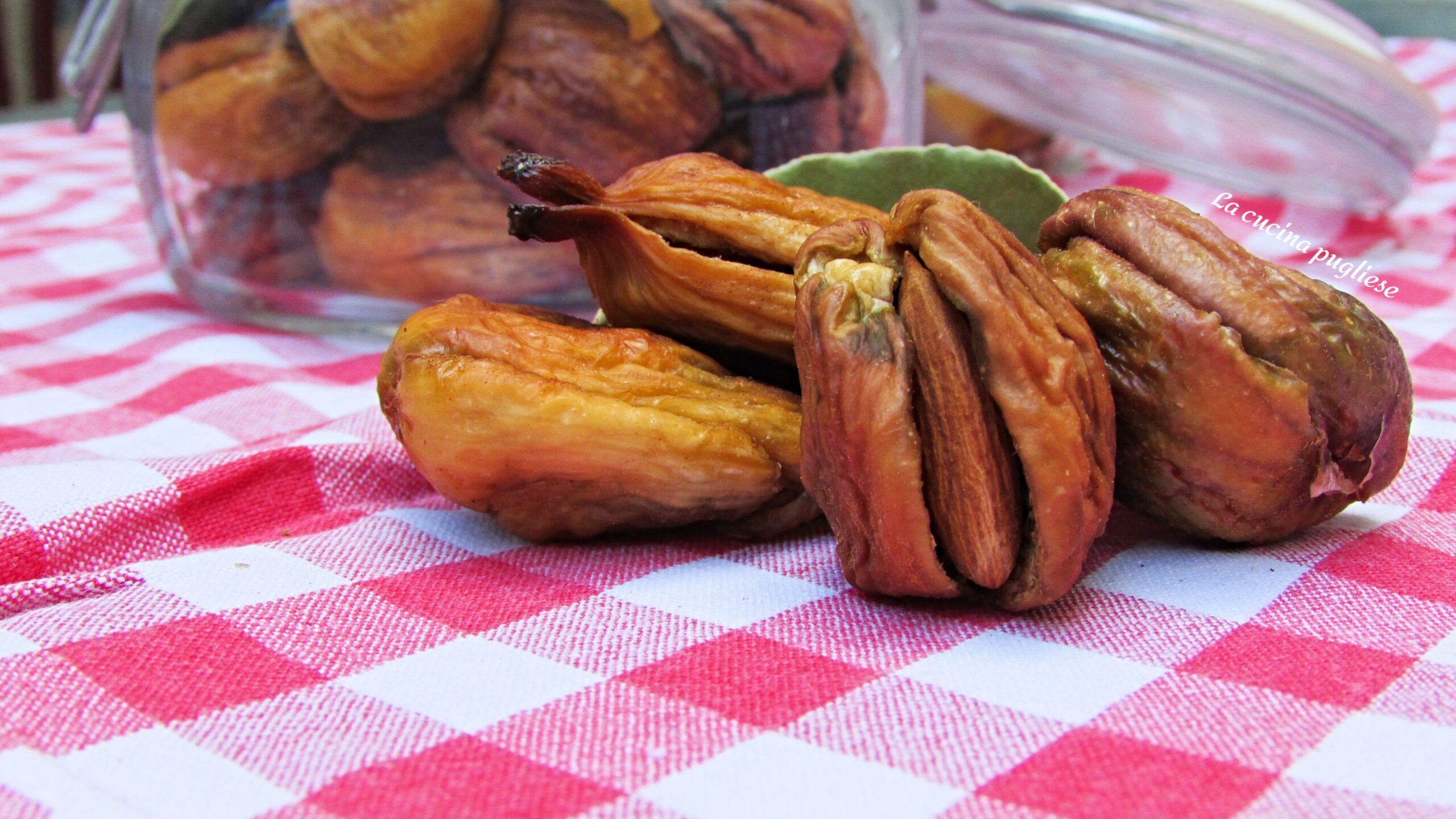 Fichi secchi con le mandorle puglesi