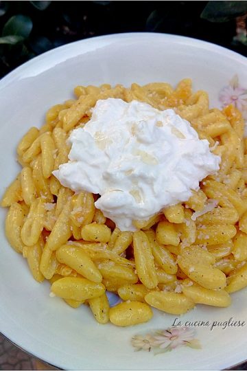 Pasta con zafferano e burrata - la cucina pugliese