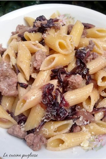 Pasta radicchio e salsiccia - la cucina pugliese--