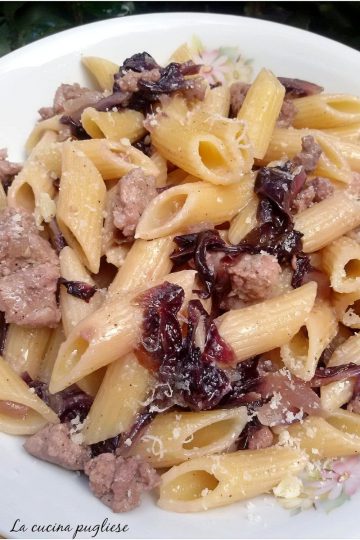 Pasta radicchio e salsiccia - la cucina pugliese--