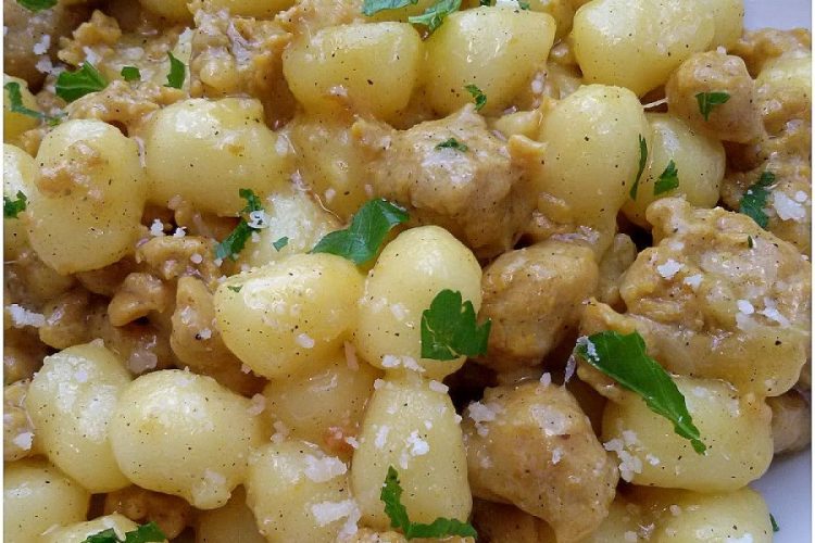 Gnocchi con salsiccia e zafferano - la cucina pugliese--