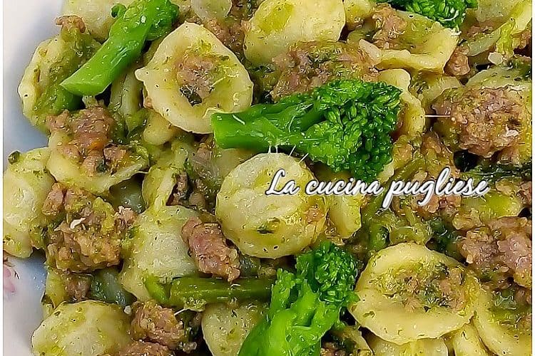 Orecchiette con salsiccia e cime di rapa - lacucinapugliese--