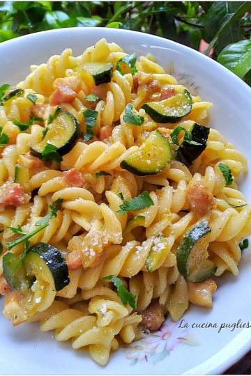 Pasta con zucchine pancetta e zafferano - cucinapugliese