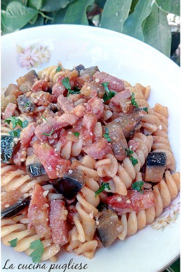 Pasta melanzane e pancetta - la cucina pugliese