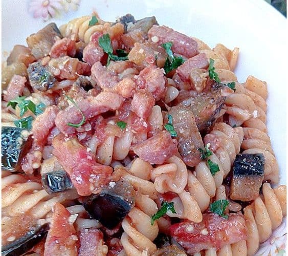 Pasta melanzane e pancetta - la cucina pugliese