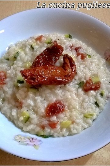 Risotto zucchine e pomodori secchi - la cucina pugliese