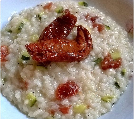 Risotto zucchine e pomodori secchi - la cucina pugliese