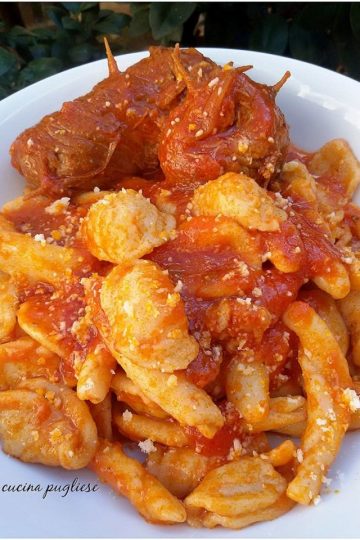 Orecchiette e minchiareddhi al ragù di braciole - la cucina pugliese--