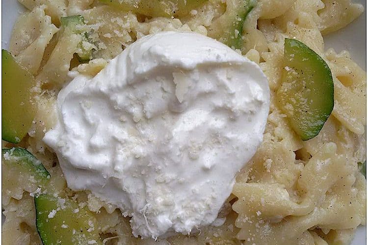 Pasta con zucchine e burrata - la cucina pugliese--