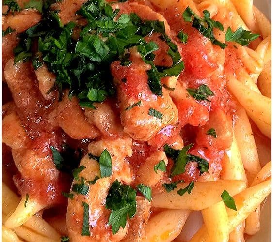 Strozzapreti al sugo di cernia - la cucina pugliese