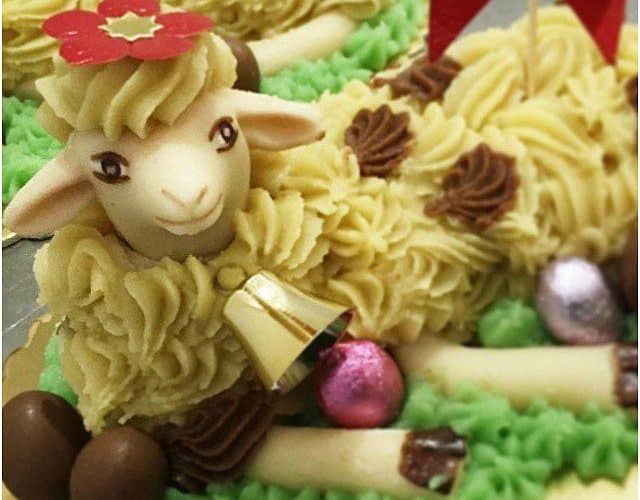 Agnello di pasta di mandorle - un dolce pasquale tipico pugliese