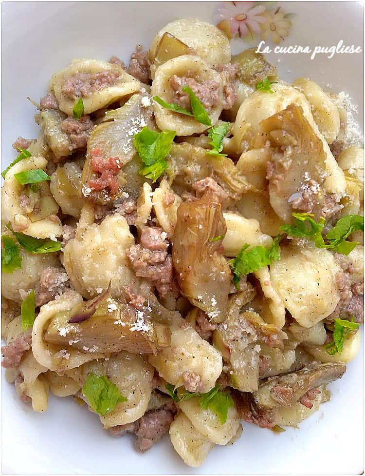 Orecchiette carciofi e salsiccia