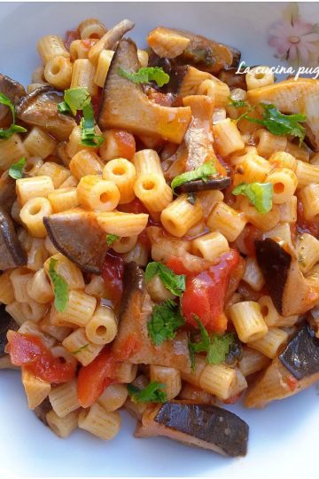 Pasta con sugo di funghi cardoncelli - lacucinapugliese--