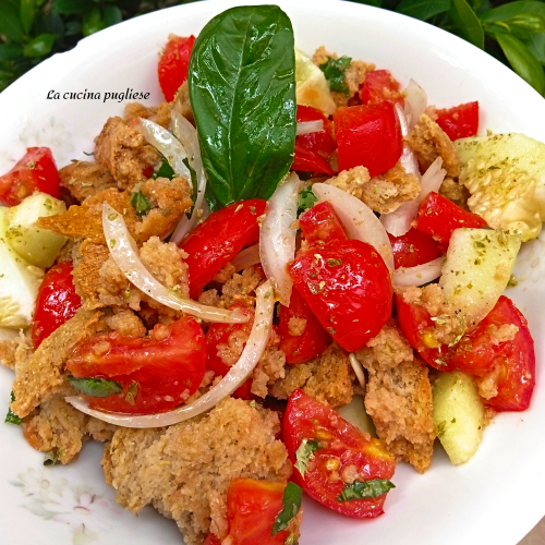 Panzanella di friselle pugliesi