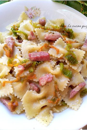 Pasta ai fiori di zucca e pancetta - lacucinapugliese--