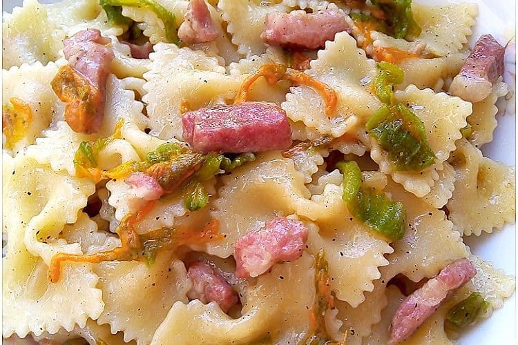 Pasta ai fiori di zucca e pancetta - lacucinapugliese--