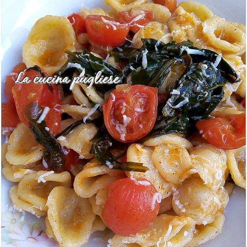 Orecchiette con rucola pomodorini e cacioricotta