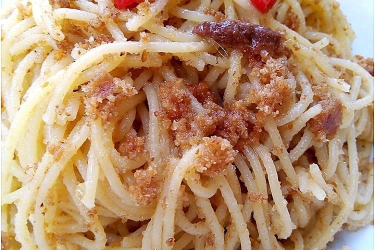 Spaghetti con la mollica - lacucinapugliese