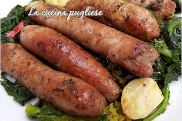Cime di rapa e salsiccia in padella semplice e veloce da preparare.