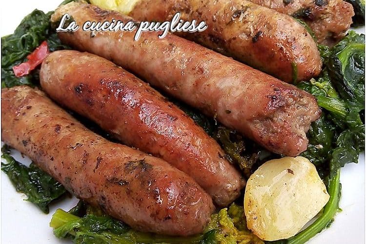 Cime di rapa e salsiccia in padella semplice e veloce da preparare.