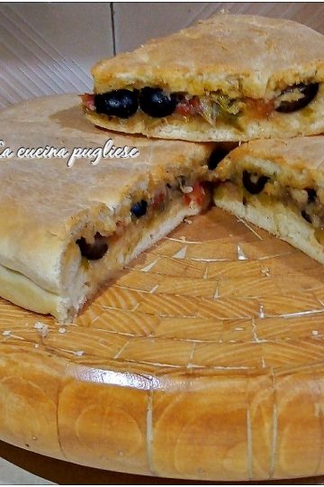 Calzone di cipolle pugliese - la cucina pugliese