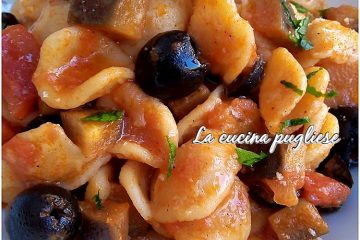 Orecchiette con melanzane olive nere e pomodorini - la cucina pugliese