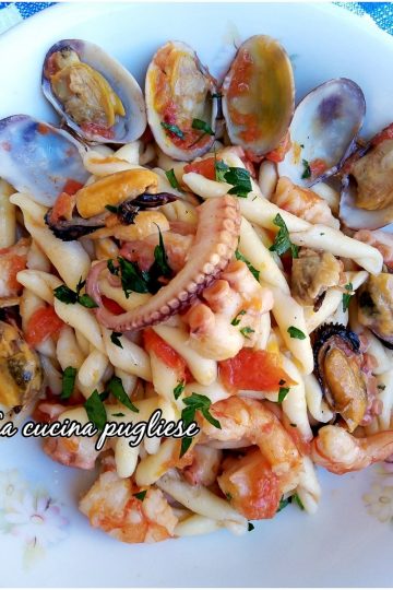 Strozzapreti con polpo gamberi cozze e vongole - la cucina pugliese