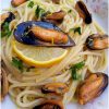 Spaghetti con cozze e limone - una ricetta di pesce semplice ma saporita.