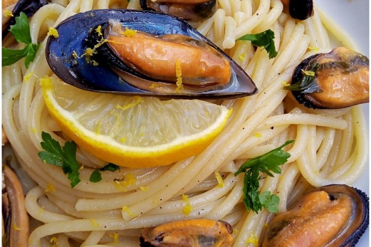 Spaghetti con cozze e limone - la cucina pugliese