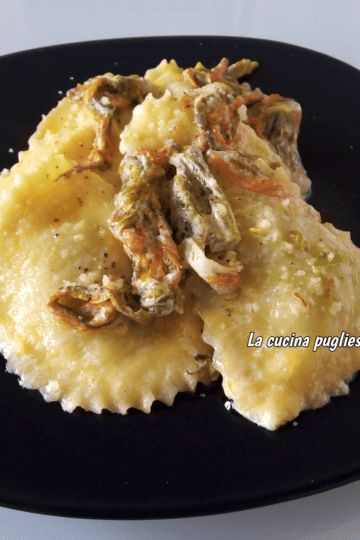 Ravioli di ricotta e spinaci ai fiori di zucca - la cucina pugliese