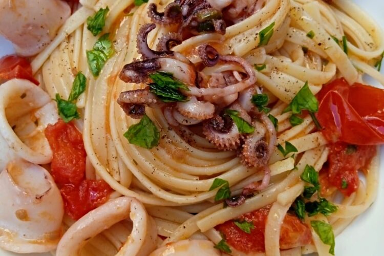 Linguine con calamari e pomodorini - lacucinapugliese di Rita Caputo