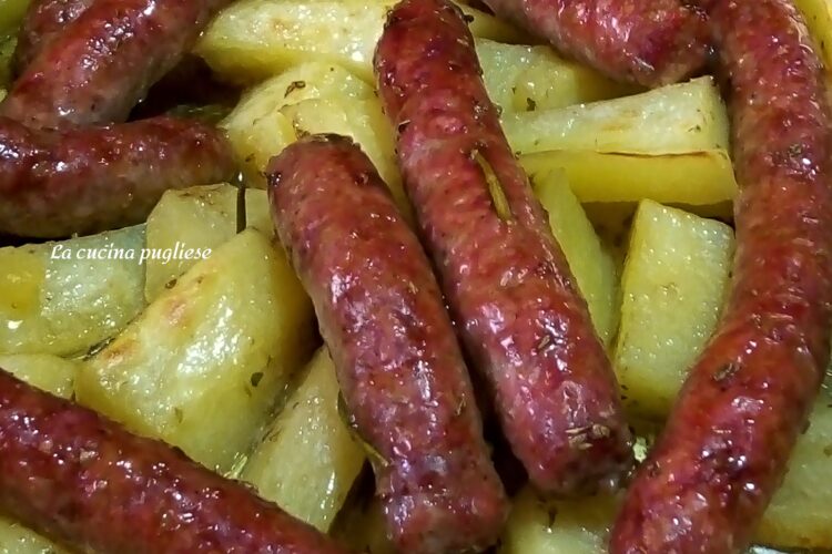 Salsiccia e patate al forno - la cucina pugliese
