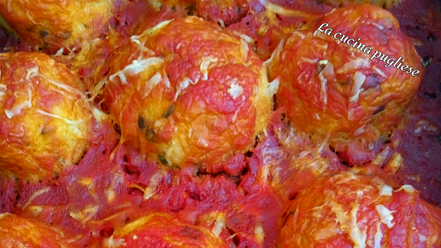 Cocule salentine - polpette di patate al sugo e cotte al forno